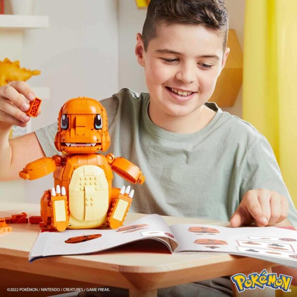 Pokemon Jumbo Charmander building set with 750 compatible bricks - Image 3