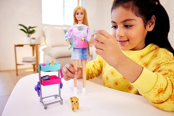 Barbie Malibu Stylist Doll Playset - Image 3