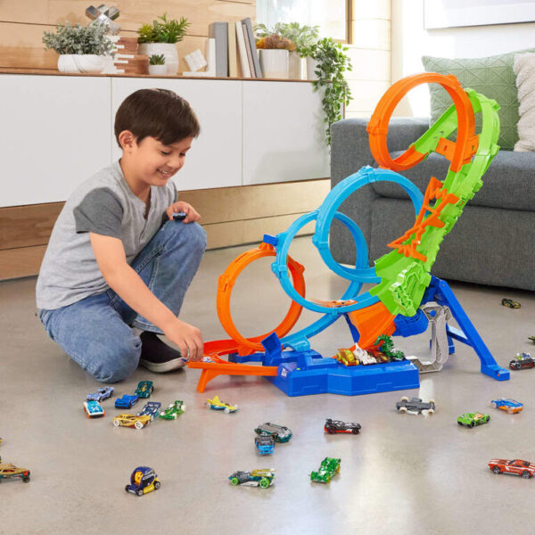 Action 4-Loop Crash Out Track Set with Motorized Booster  1:64 - Image 3