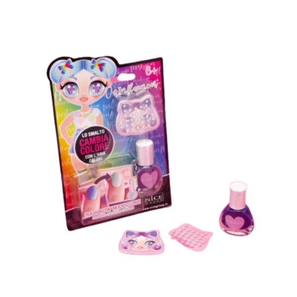 Influencer nail polishes change color - Image 2