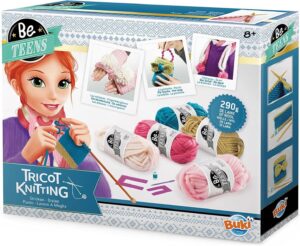 Tricot Knitting