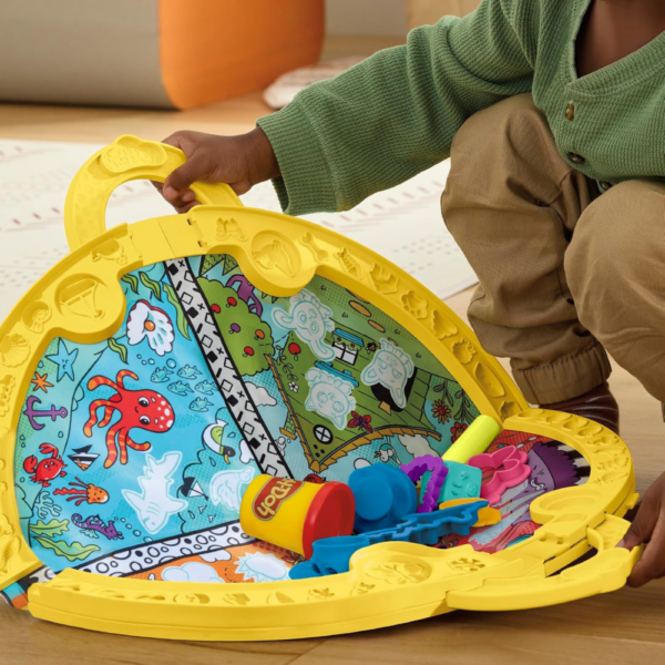 Hasbro Play-Doh Fold & Go Playmat Starter Set with 19 Accessories - Image 3