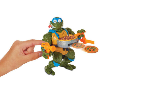 Teenage Mutant Ninja Turtles Classic Pizza Tossin' Leo - Image 2