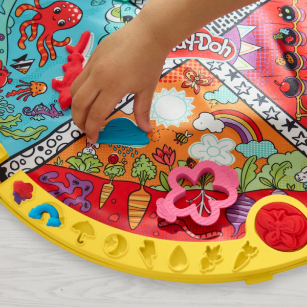 Hasbro Play-Doh Fold & Go Playmat Starter Set with 19 Accessories - Image 4