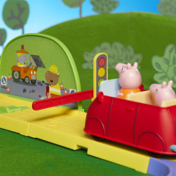 All Around Peppa's Town Set with Adjustable Track - Image 3