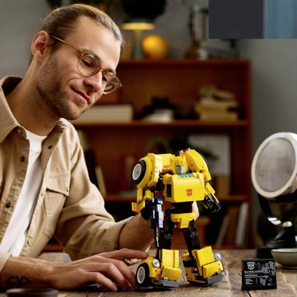 LEGO Icons Transformers Bumblebee - Image 3