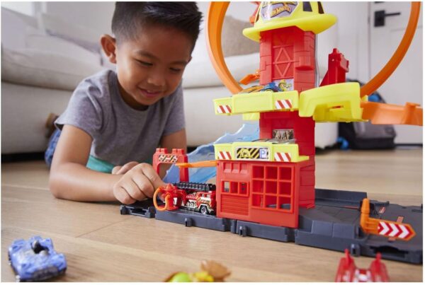City Toy Car Track Set, Super Loop Fire Station & 1:64 Scale - Image 4